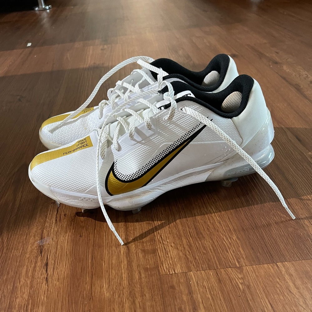 Baseball cleat used less than 3 times